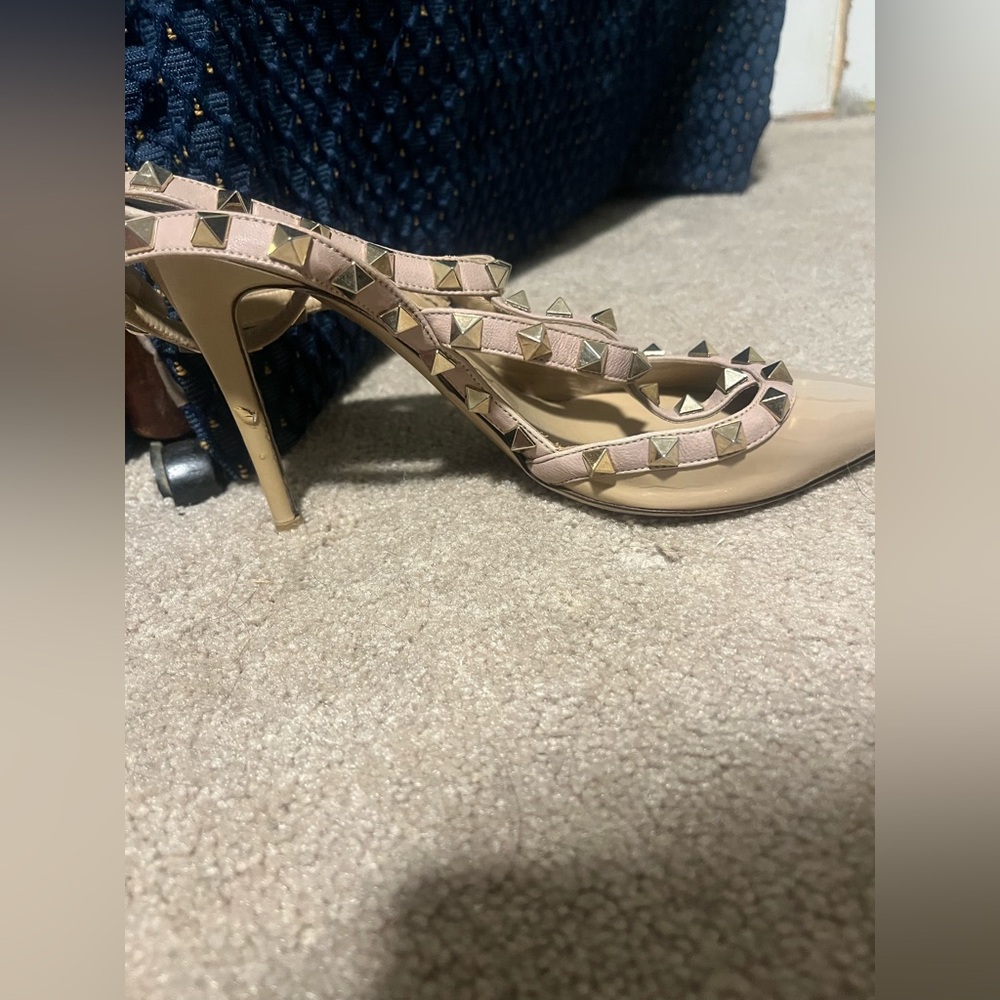 Valentino Garavani Rockstud Slingback Heels - Picture 11 of 16
